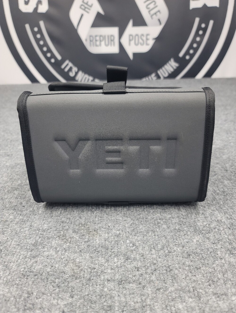 Yeti Day Trip Small Lunch Bag Charcoal Gray Insulated Cooler - Picture 5 of 12